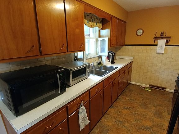4th image of 120 E Rosewood Dr