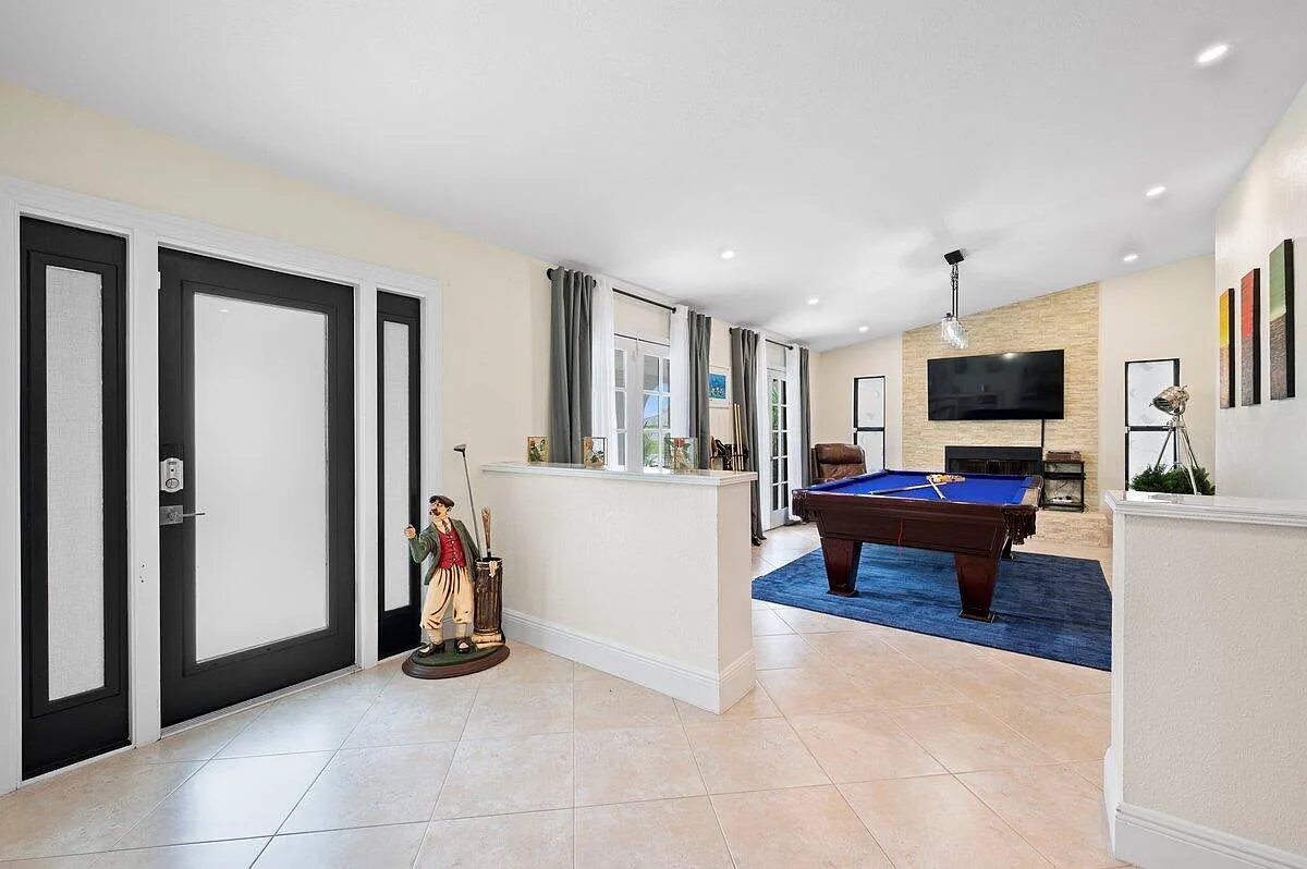 4 bed, 3.0 bath, 2478 sqft, $4,700 — Photo 3