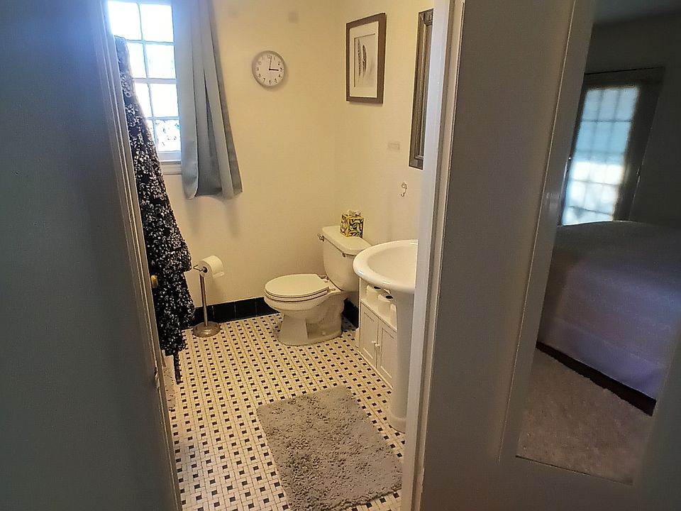 2nd image of 334 E 56th St