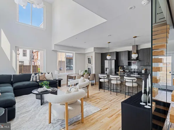 2721 W Flora St, Philadelphia, PA 19121