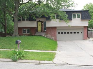 821 Indian Hills Dr, Lincoln, NE 68520