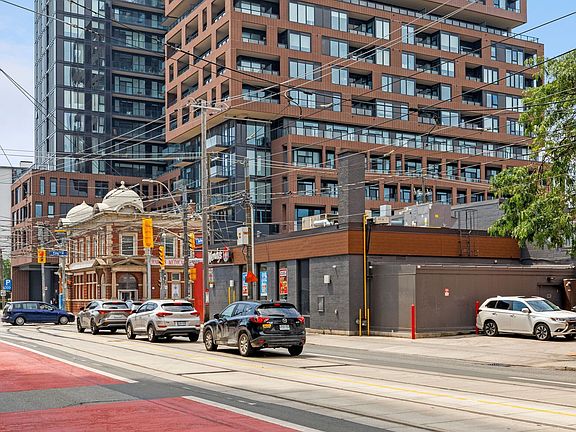 3rd image of 270 Dufferin St #1012