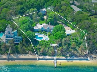 22 Lynn Ct, Hampton Bays, NY 11946