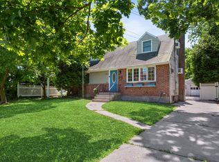 169 San Juan Ave, Albertson, NY 11507