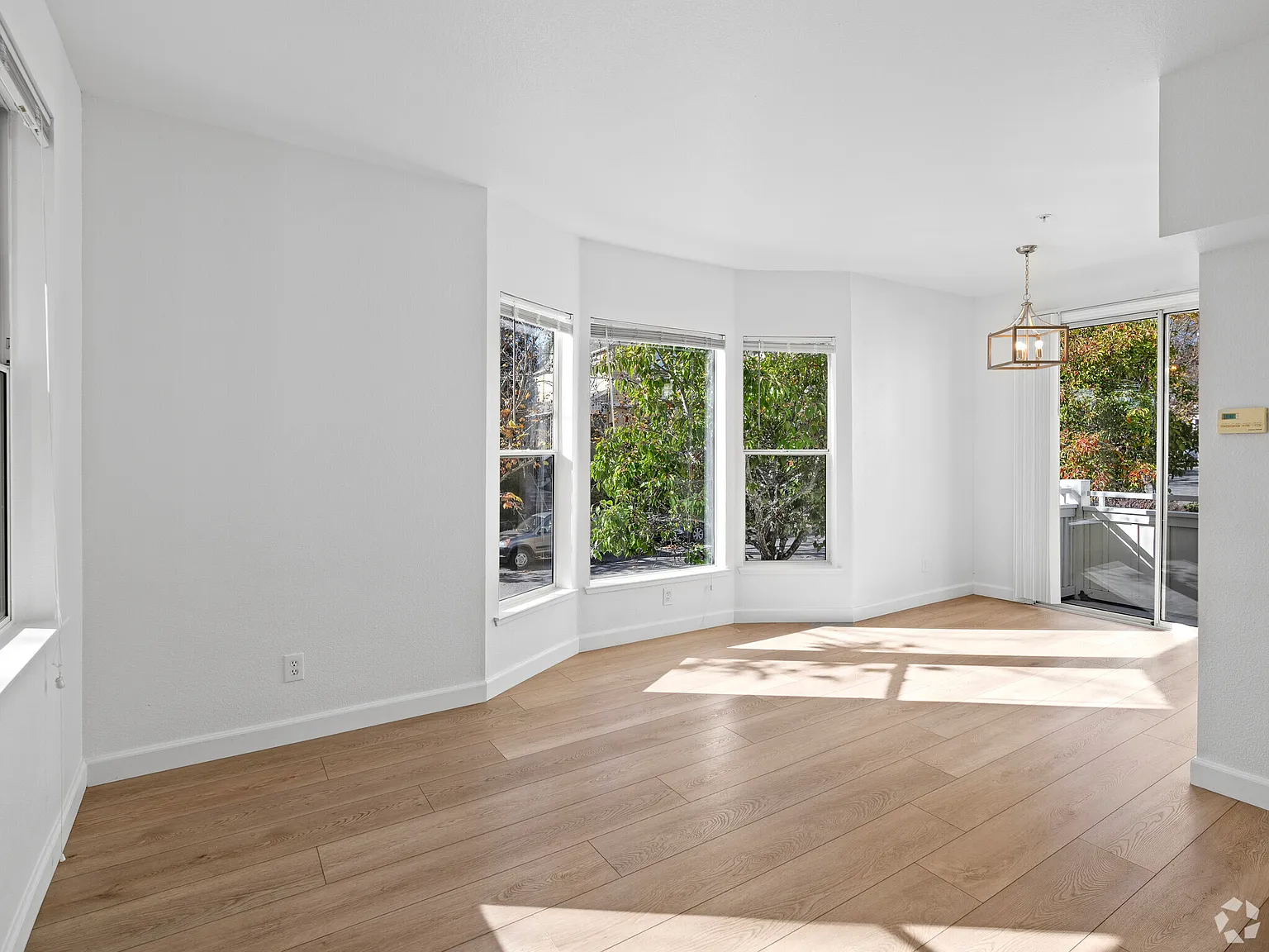 2 bed, 900 sqft, $3,875 — Photo 3