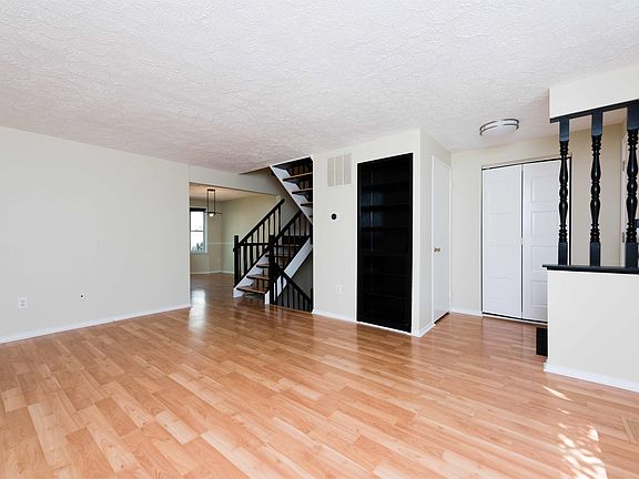 3rd image of 323 Gundry Dr