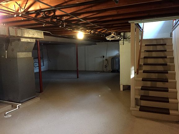 5th image of 230 Evergreen Dr