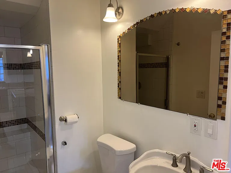 4626 N Noble Ave — Photo 12