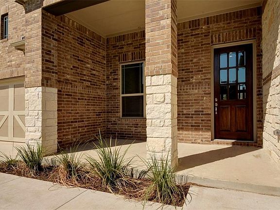 2nd image of 821 Bliss Ln