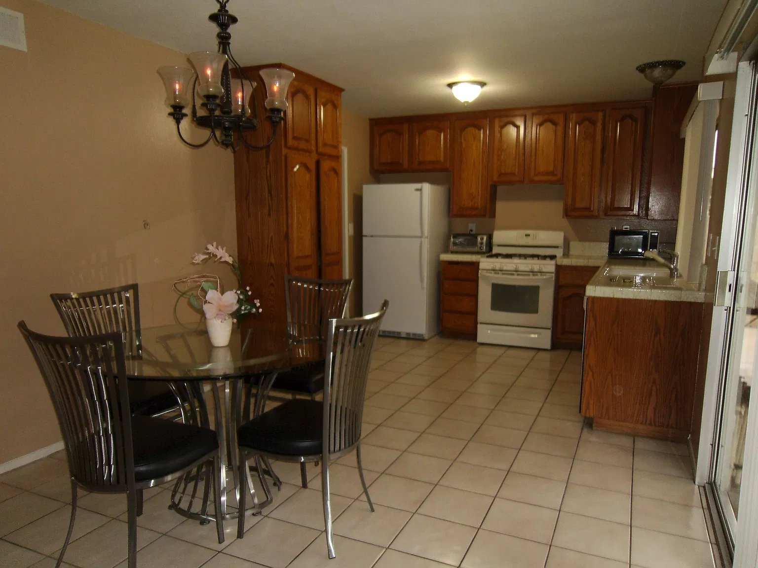 3 bed, 1164 sqft, $800 — Photo 3