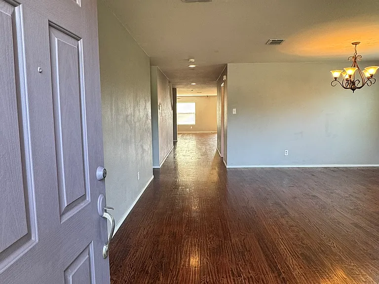 13287 Fowler Dr — Photo 2