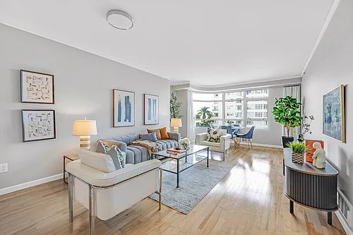 403 Main St Photo 1