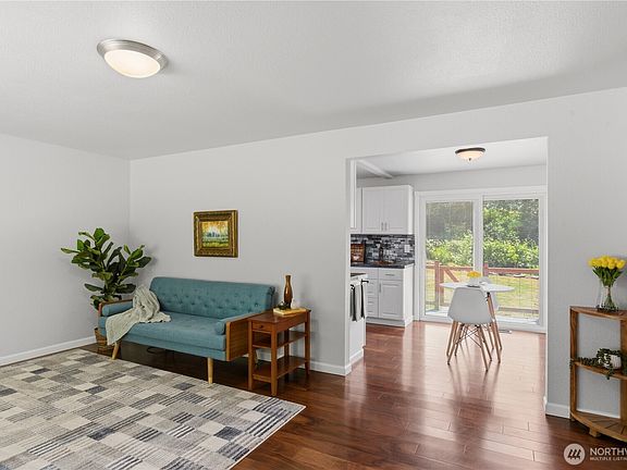 4th image of 847 NE Michelle Court