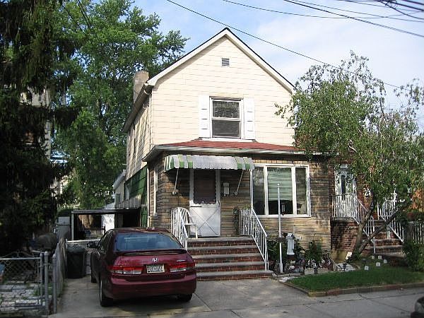 Detached One Family Home on 30 by 100 lot!