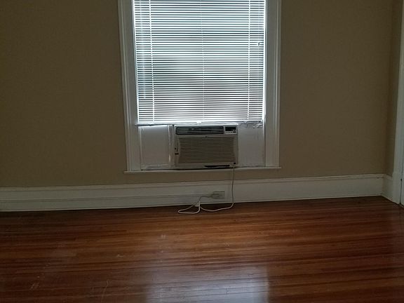 5th image of 229 W Main St