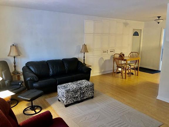 4th image of 180 Tilton Park Dr