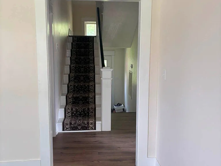 148 Magnolia Ave E — Photo 14