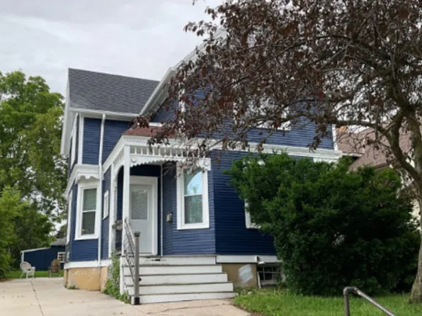 711-713 N Wisconsin St, Port Washington, WI 53074