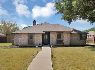 1215 Shawnee Trl, Carrollton, TX 75007