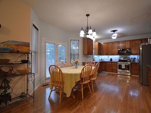 3rd image of 585 Denmoor Ct