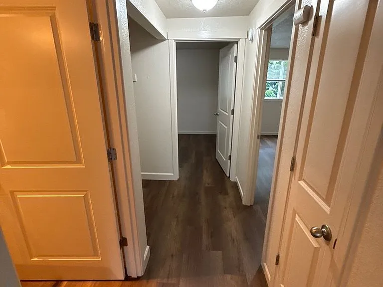 915 Bryan Ct — Photo 11
