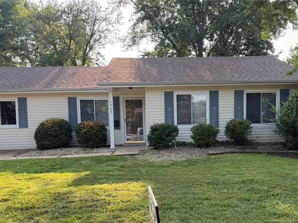2505 Ambelwood Ln, O'Fallon, MO 63368