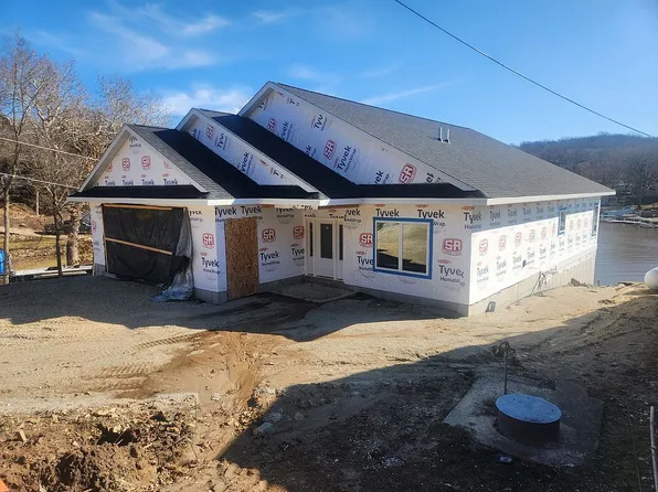 24488 204th Ave, Manchester, IA 52057