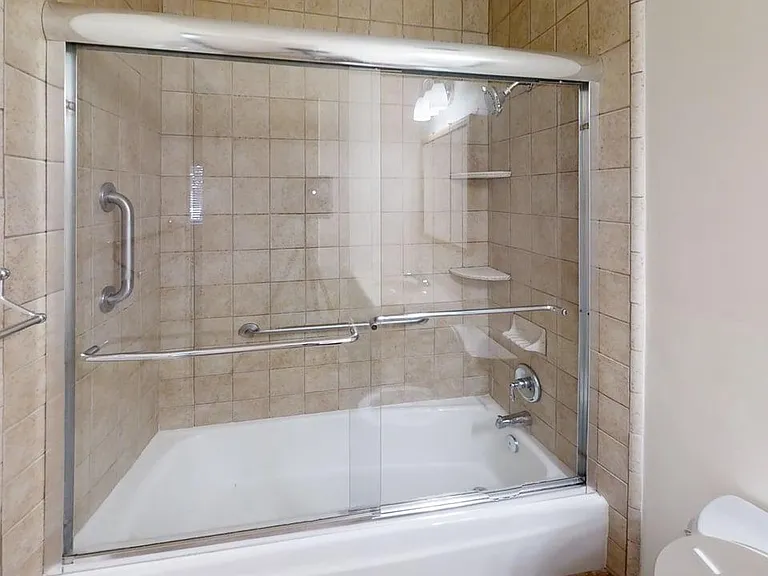 472 Roosevelt St — Photo 3