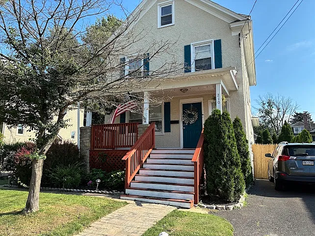 210 Paxson Ave — Photo 2