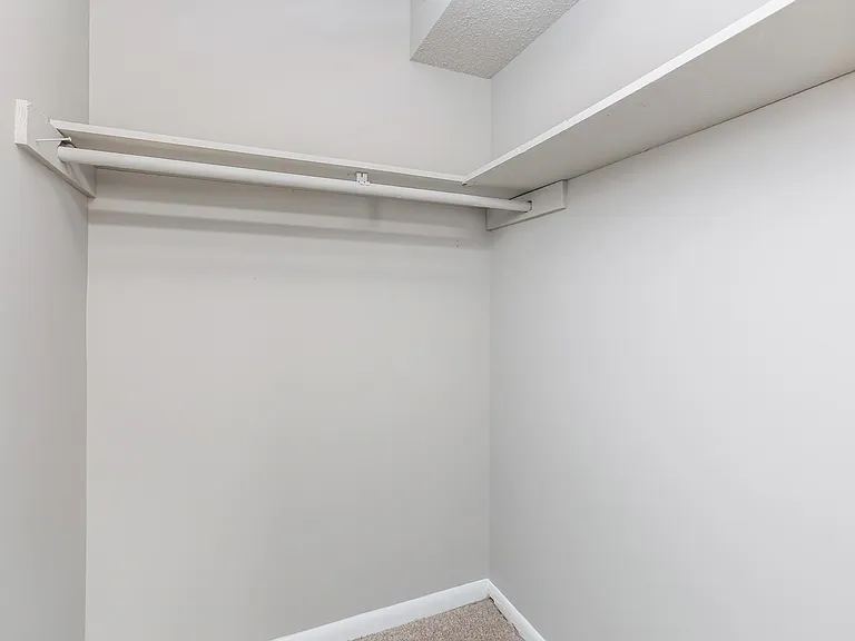 Hickory View Apartments — Photo 9