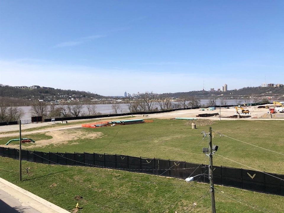 2nd image of 2889 Riverside Dr