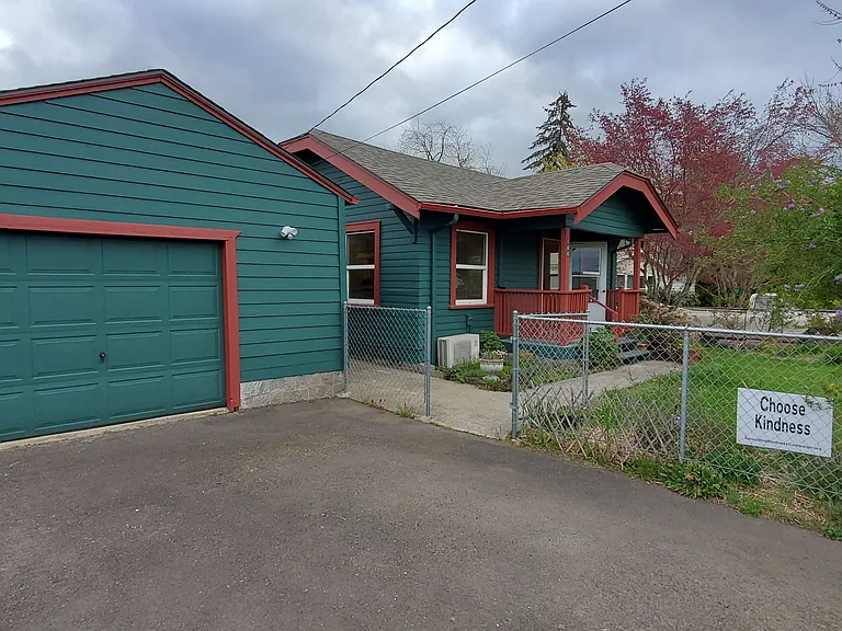 106 Knapp Ln — Photo 2