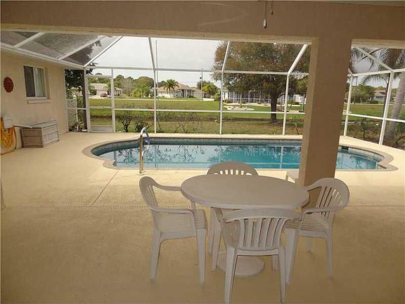 4th image of 262 Broadmoor Ln