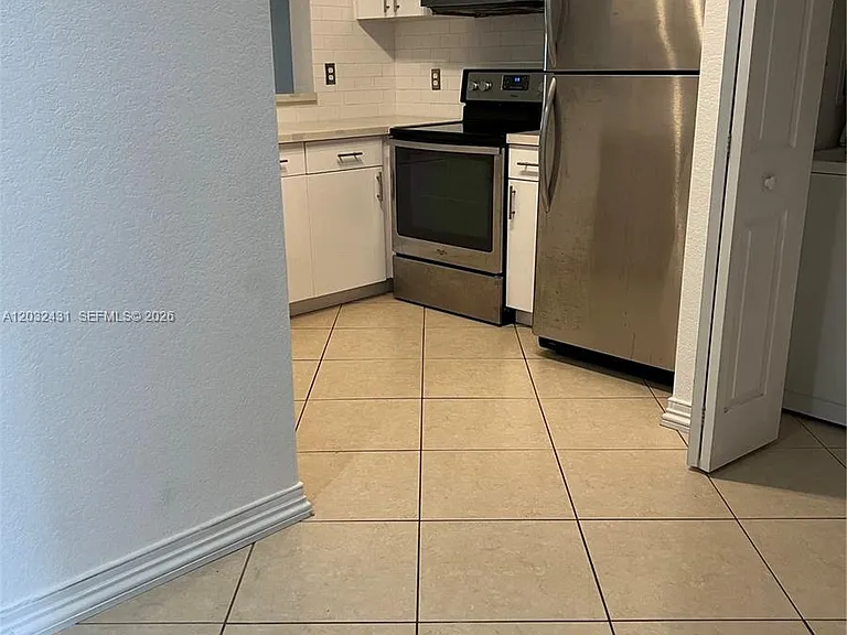 715 SW 148th Ave #611 — Photo 3