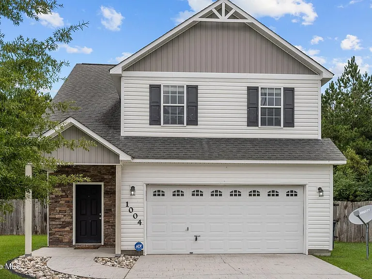 1004 Summerfield Ct — Photo 1