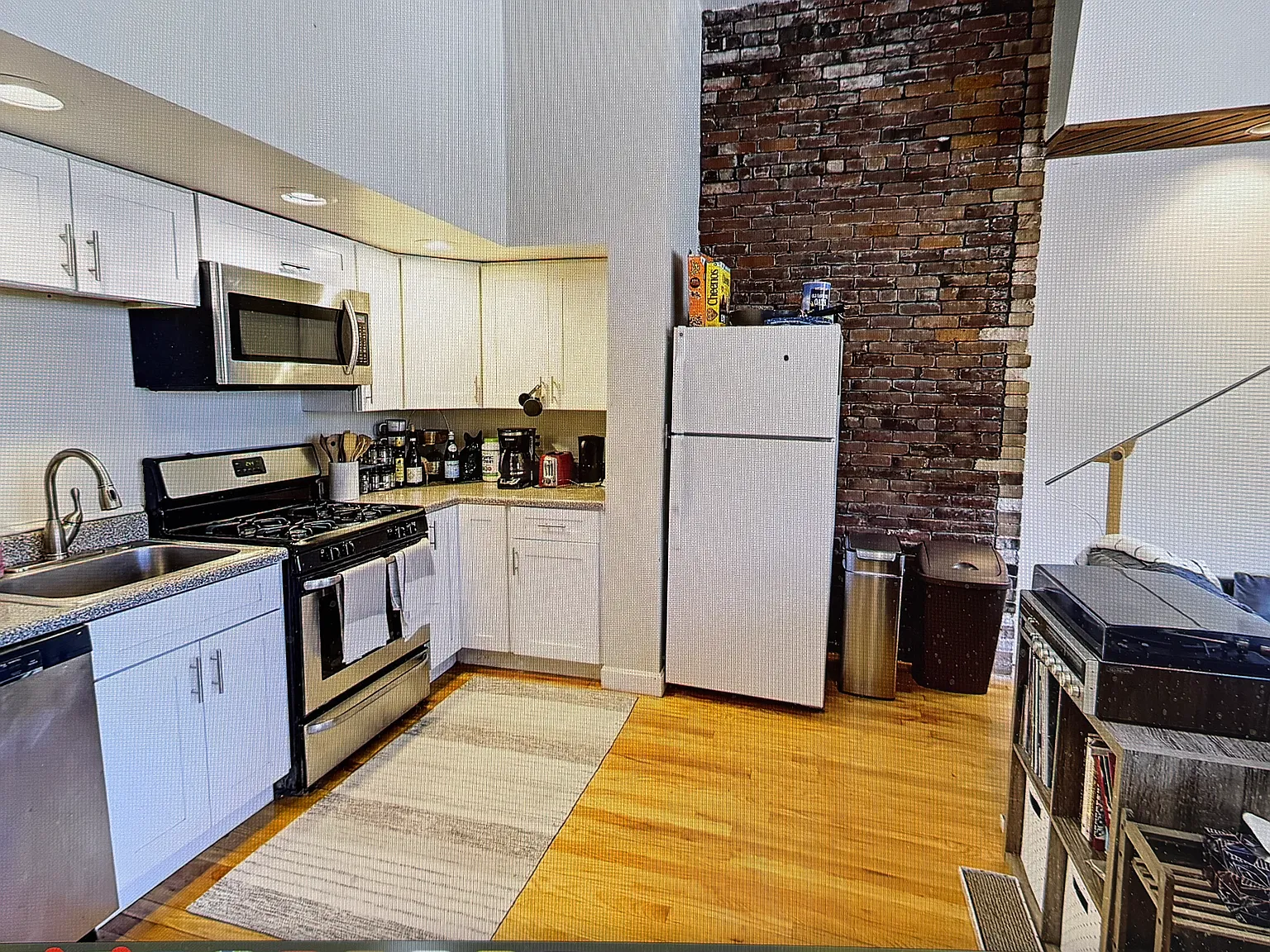 3 bed, 1200 sqft, $3,600 — Photo 4