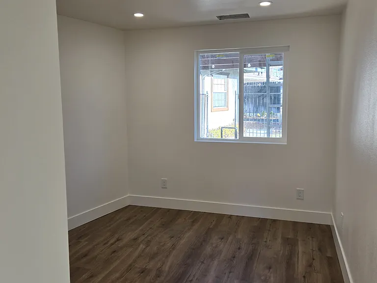 1762B Los Feliz Dr #B — Photo 16