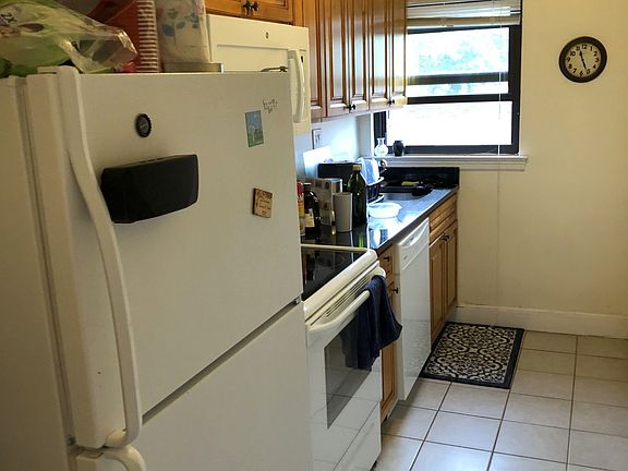 3rd image of 116 Longwood Ave #U6
