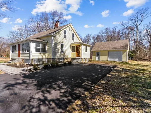 1304 Chopmist Hill Rd, Scituate, RI 02857