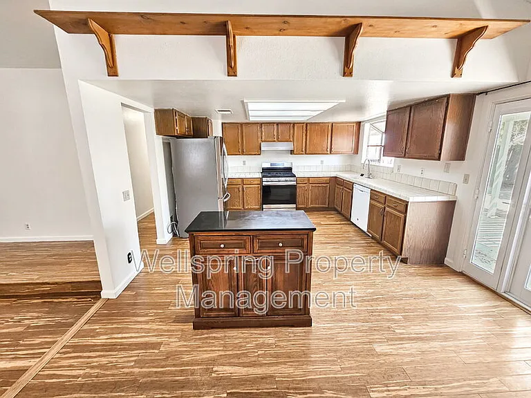 528 Heatherglen Dr — Photo 4