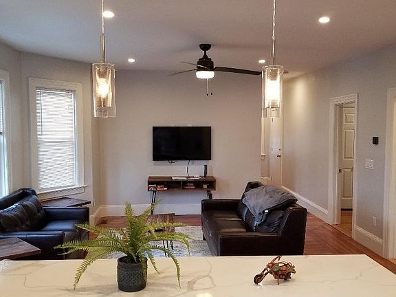 3rd image of 89 Carrington Ave #2