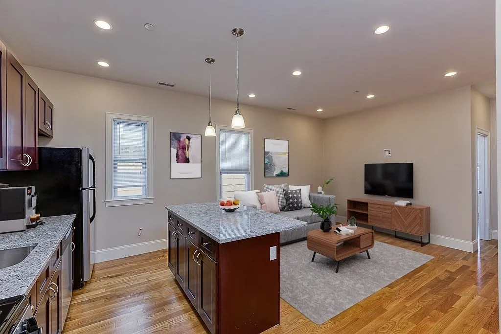 Building Photo - 358 Meridian St #2