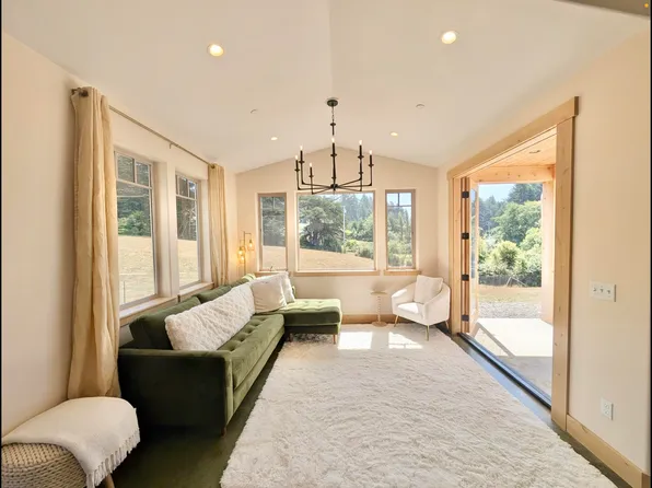 1830 Dixie Ln, McKinleyville, CA 95519