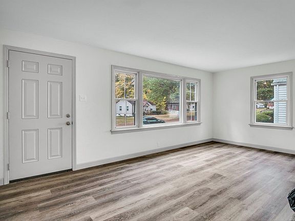 3rd image of 7917 Underhill Dr