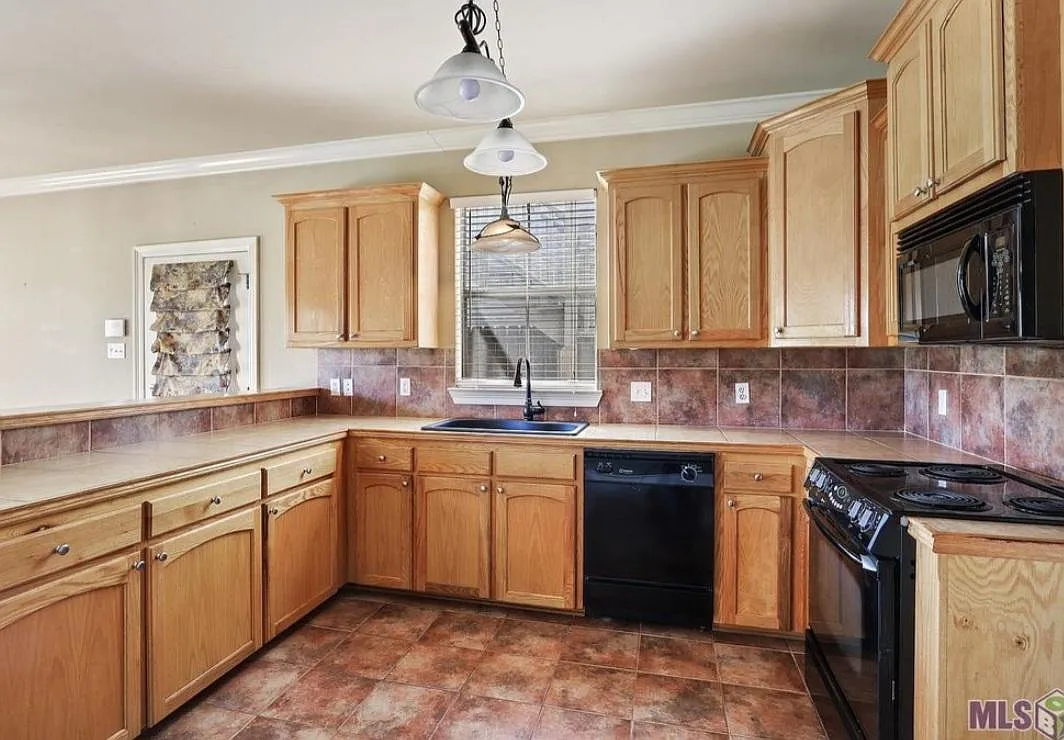 3 bed, 1395 sqft, $1,700 — Photo 3
