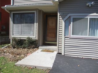 16 Lakeview Ct, Rock Hill, NY 12775