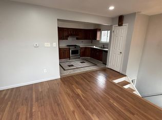 28 Weir St, Hempstead, NY 11550