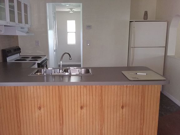 4th image of 461 Leslie Dr