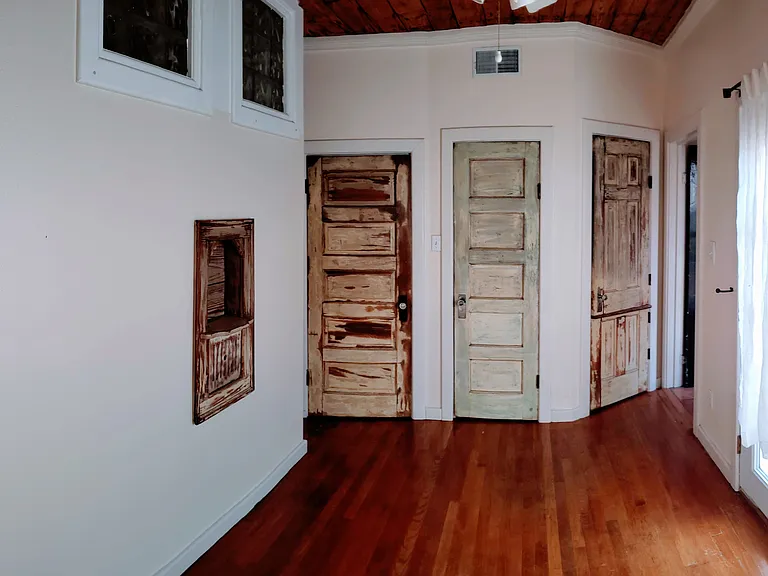 4405 Avenue H — Photo 9