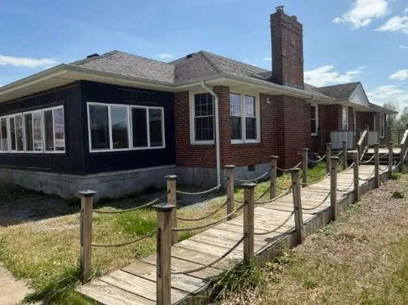 545 Carthage Rd, Red Boiling Springs, TN 37150